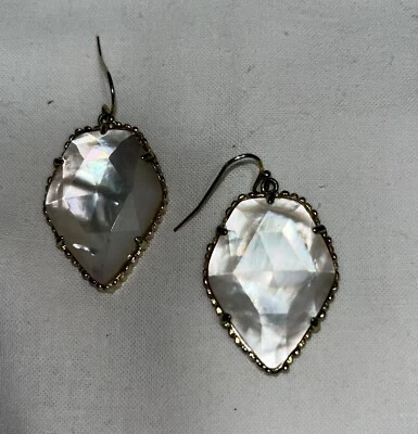 Pendientes colgantes Kendra Scott madreperla tono oro Corley Foto 1 de 4