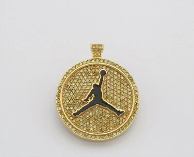 Colgante Jordan de oro amarillo de 14K con elegantes diamantes amarillos 24,7 gramos  Foto 1 de 4