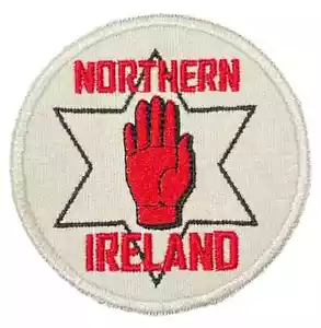 Nordirland rot Hand Ulster bestickt Nähen/Aufbügeln Patch Abzeichen (A) - Bild 1 von 3