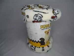 Peanuts Snoopy Cozy Pet Blanket 30in x 40in (76.2cm x 101.6cm) - Picture 1 of 4