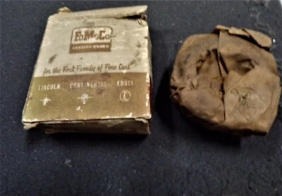 Ford 1949, 1950, 1951 NOS cono y rodamiento de rodillos 8A4630 en caja original Ford.  Foto 1 de 4