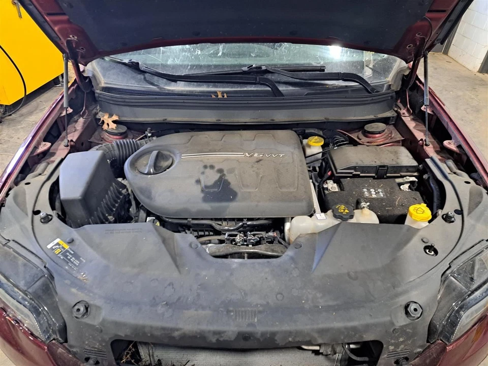 Vidrio de puerta delantera lado pasajero Rh Cherokee Sku #4082742 2019 Foto 1 de 4