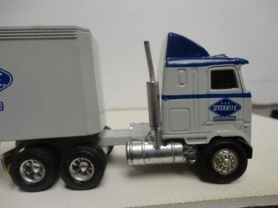 Ertl OVERNIGHT TRANSPORTATION CO 蓝色和灰色 1/64 比例半 — 第 1/4 张图片