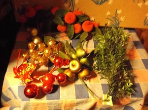 ksm. Vintage Christmas Craft Bulb Bouquets Foliage Etc. Use to Repair / Make - Picture 1 of 4