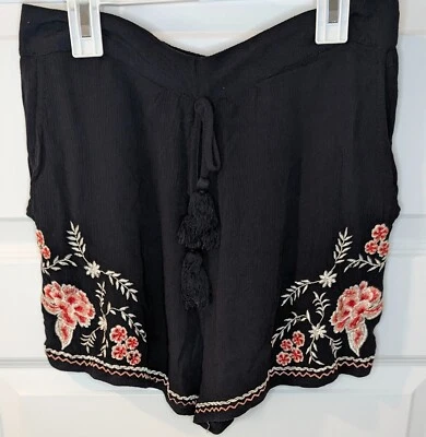 Pantalones cortos para mujer Band of Gypsies bordados florales, negros/talla pequeña/100 % viscosa Foto 1 de 4