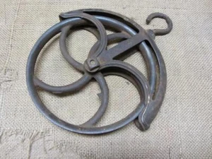Polea de pozo de hierro fundido de colección antigua rueda de granja granero herramienta Steampunk 11120 - Imagen 1 de 1