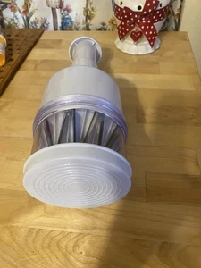 Picadora manual vintage de alimentos/tuercas de vidrio con tapa blanca hoja de acero inoxidable - Imagen 1 de 2