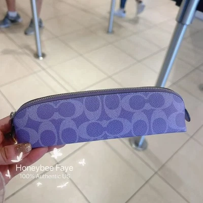 Estuche para lápices Coach X Peanuts nuevo con etiquetas con estampado Snoopy/color púrpura (elige uno) Foto 1 de 4