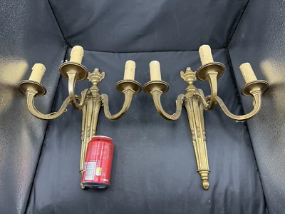 Par de luces de pared grandes de colección tres ramas de latón dorado restauración de mediados de siglo Foto 1 de 4