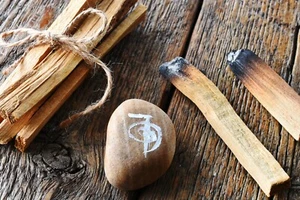 Palo Santo Wood Sticks x 5 -approx 30-36g-Authentic Peruvian Holy Wood - Picture 1 of 6