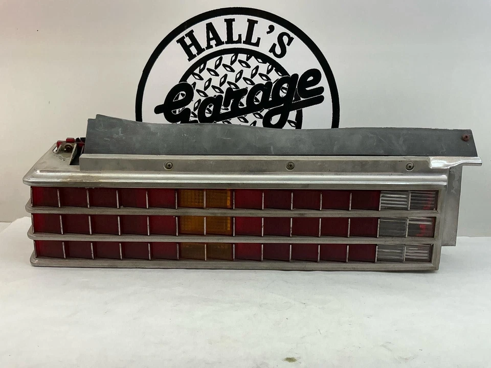 Conjunto de luz trasera izquierda para Pontiac Grand Lemans 1978 Foto 1 de 4