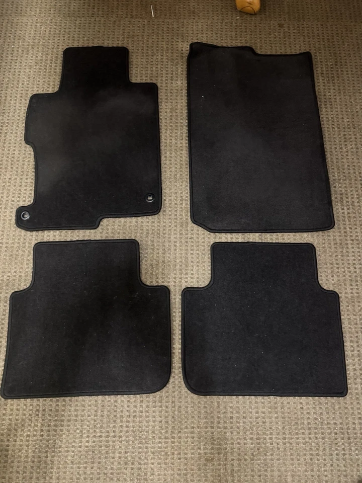 Juego de cuatro alfombrillas negras Honda Accord 2018 Foto 1 de 1