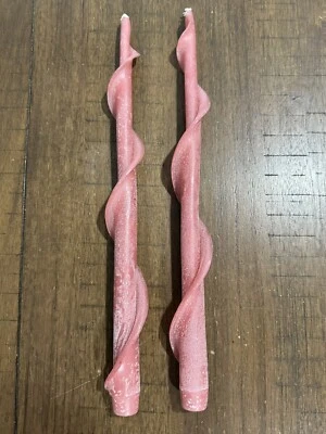 "Par de velas cónicas rosadas vintage de 15,5"" giro en espiral esmeriladas ¡sin usar! Foto 1 de 4