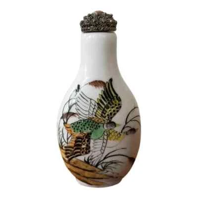 Botella de tabaco con motivo de patos de porcelana china de mediados del siglo XX Foto 1 de 4