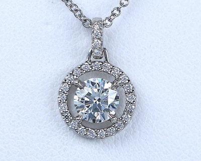 Collar colgante de halo de diamantes redondos Brian Gavin de 0,52 quilates de platino AGS $4,250 16"" Foto 1 de 4