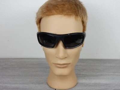 Gafas de sol deportivas Under Armour Power con montura negra mate en estuche Foto 1 de 4