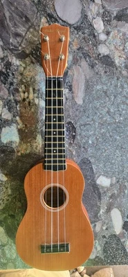 Ukelele Aloha Royal vintage con estuche blando Foto 1 de 4