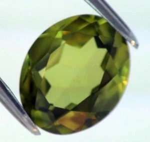 PERIDOTO SINTÉTICO HECHO POR EL HOMBRE 10 x 8 MM CORTE OVALADO COLOR EXCEPCIONAL AAA - Imagen 1 de 1