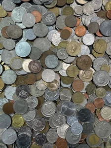 Huge Bulk Mixed Lot of 100 Assorted Foreign Coins From Around the World! - Picture 1 of 12