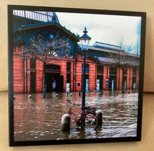 Impressive HAMBURG FISH MARKET HALL Flood Photography 15x15x2cm - Picture 1 of 7