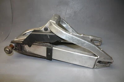 Yamaha Yzf R6 2001 basculante trasero 5MT-22110-00-00 Foto 1 de 4