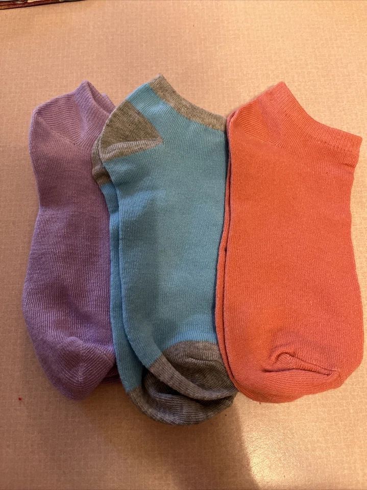 Juego de tres calcetines decorativos para mujer talla 4-10 totalmente nuevos Foto 1 de 1