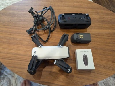 DJI Spark Cuadricóptero Drone y Controlador Combo | Con Estuche Resistente y Extras Foto 1 de 4