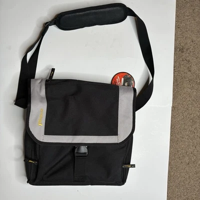 Targus City Gear Mini Messenger Bag Case for iPad, Tablet, Notebooks DVD w/Strap - Image 1 of 4