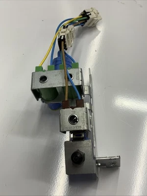 Electrolux genuino / 5304525994 Frigidaire válvula de entrada de agua triple solenoide Foto 1 de 2