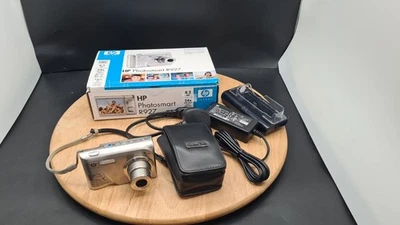 HP Photosmart R927 8.2MP Digital Camera, Working, Boxed With Docking Station - Image 1 of 4
