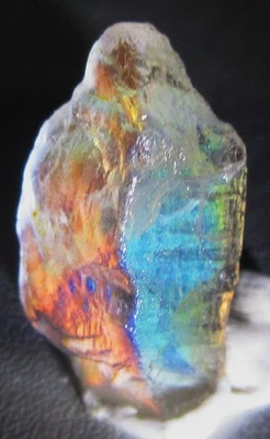 Cristal de piedra lunar de color loco áspero de Madagascar. 5,55 Crt Foto 1 de 4