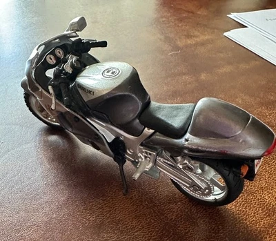 Moto Diecast Modelo de Suzuki Hayabusa Vintage USADO 4.75" Largo Foto 1 de 4