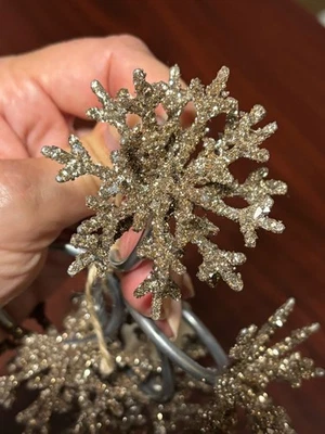 NUEVO Juego de 4 servilletas Pottery Barn brillo copo de nieve plata oro Navidad Foto 1 de 4