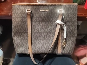 Michael KORS MEDIUM SAFY BROWN tote Bag RETAIL $279!!!  - Picture 1 of 7