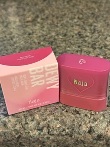 Multi bálsamo labial para mejillas Kaja Dewy Bar~brillo de baya~NUEVO EN CAJA/Sellado - Imagen 1 de 6