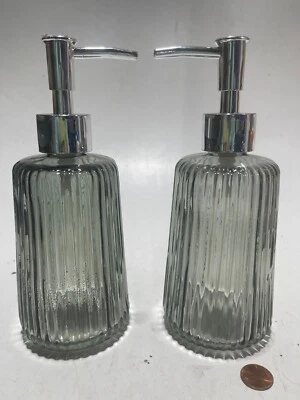 ¡Lote de 2! Dispensadores de jabón de vidrio translúcido gris Comfort Bay Foto 1 de 3