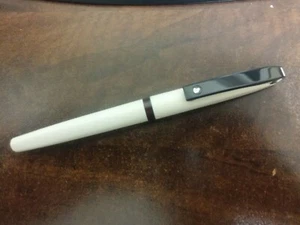 * RARE * NOS PELIKAN L. COLANI NO.1 WHITE FOUNTAIN PEN W.GERMANY - Picture 1 of 7