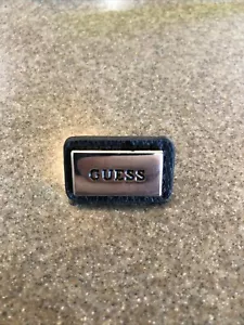 Einzigartiges Guess Markenemblem Logo Patch Verzierung mit Unterlage Metall 5/8x1" - Bild 1 von 4
