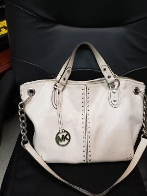 Bolsa de ombro Michael Kors couro cravejado off-white - Imagem 1 de 4