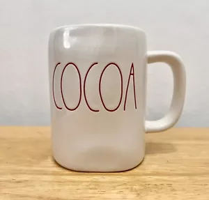 Taza Rae Dunn 'Cacao' 20oz Taza Blanca/Letras Rojas Colección Artesanal Por Magenta - Imagen 1 de 4