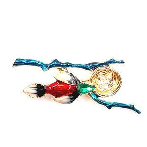 Broche nido de huevos de pájaro alfiler huevos estrás esmalte bisutería - Imagen 1 de 6