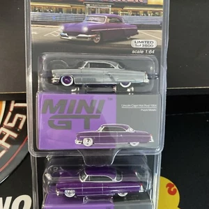 Chase/Regular Mini GT 1:64 Lincoln Capri Hot Rod 1954 viola metallizzato MGT00757 - Foto 1 di 3