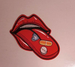 Parche bordado para lengua rodante con píldoras - Imagen 1 de 4
