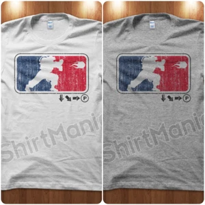 T-Shirt Maglietta Hadouken Street Fighter NBA Logo League Retro Uomo S M L XL - Foto 1 di 3