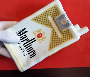 Posacenere confezione sigarette vintage in ceramica Marlboro Lights. Germania - Foto 1 di 20