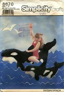 Patrón de costura Simplicity Crafts 8670 para orcas de peluche - talla A sin cortar - Imagen 1 de 4