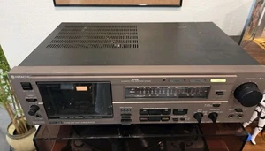 Reproductor/Grabador de cubierta de cinta de casete HITACHI D-1100M - Necesita servicio de colección - Imagen 1 de 12