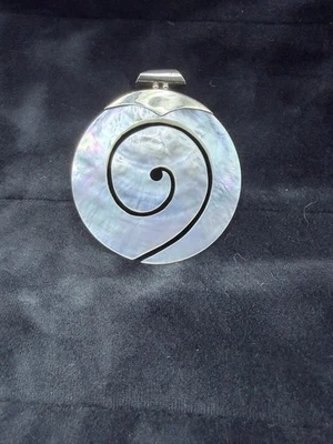 Large Round MOP Shell Pendant 925 sterling Silver Bail Mother of Pearl - Image 1 of 4