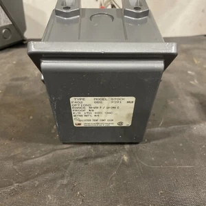 United Electric F402-8BS Temperature Controller - Picture 1 of 5