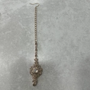 Gold Indian Maang Tikka Headpiece with Rhinestones – Bridal Bindi Jewelry - Picture 1 of 4